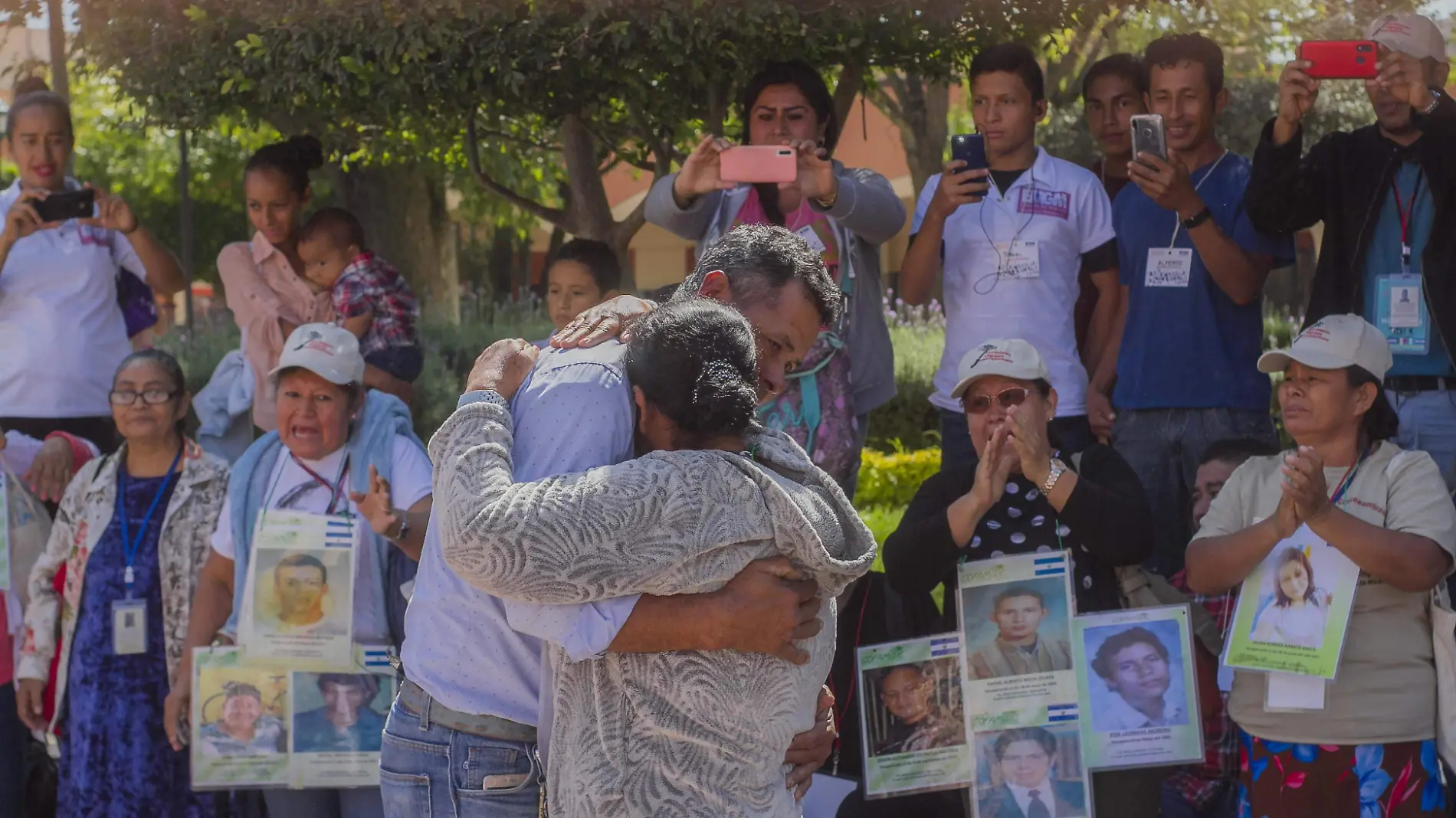 Margarita Reina Alaine y Santos Omar Cáceres se reencontraron en tierra queretana.  Foto César Ortiz  El Sol de San Juan del Río.